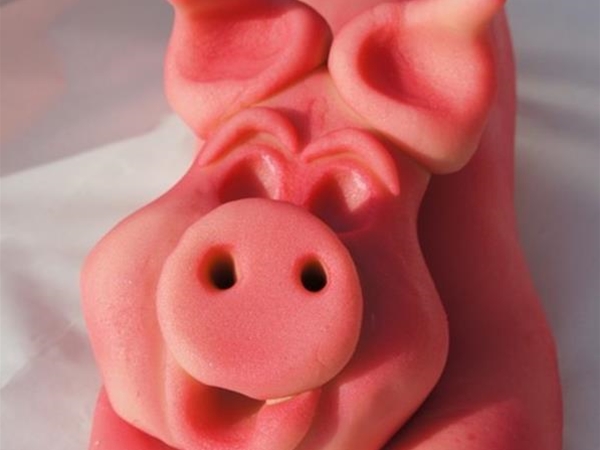 Marsepein neusjes van varken